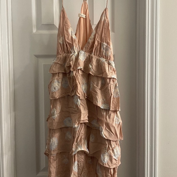 NWT Lizard Thicket Ruffled Peach Dress - Picture 1 of 4